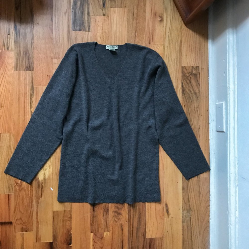 Eddie Bauer Grey Ribbed V-Neck Wool Pullover Knit